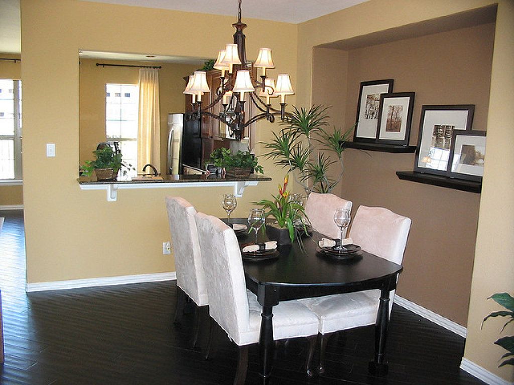 Confortable departamento de 3 dormitorios cómodo y amplio con baño propio, closets amplios con tina y mampara de vidrio en ducha. Tablero de granito en lavadero, comedor amplio, cocina totalmente amoblado con cocina empotrada horno y campana extractora, tablero de granito muebles altos y bajos. Con lavadora y secadora, baño de visita.Ubicado en edificio multifamiliar de 12 pisos con áreas comunes a disposición.